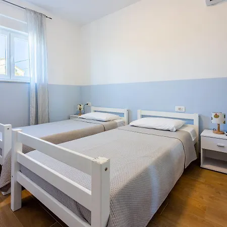 Faszinierende Mit Traumhaften Meerblick Zur Insel Krk Mit Privatpool, Tischtennis, Billard, Grill