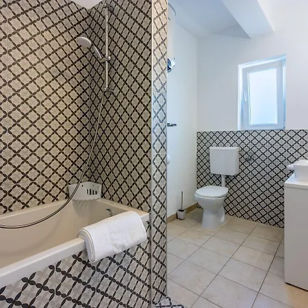 Faszinierende Mit Traumhaften Meerblick Zur Insel Krk Mit Privatpool, Tischtennis, Billard, Grill