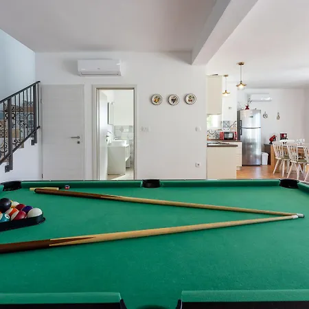 Faszinierende Mit Traumhaften Meerblick Zur Insel Krk Mit Privatpool, Tischtennis, Billard, Grill