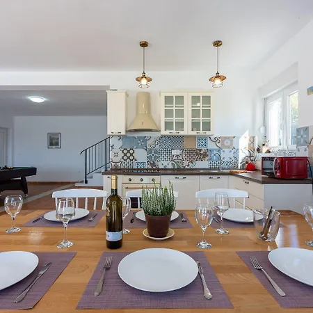 Faszinierende Mit Traumhaften Meerblick Zur Insel Krk Mit Privatpool, Tischtennis, Billard, Grill