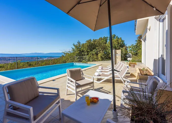 Casa vacanze Faszinierende Mit Traumhaften Meerblick Zur Insel Krk Mit Privatpool, Tischtennis, Billard, Grill Šmrika
