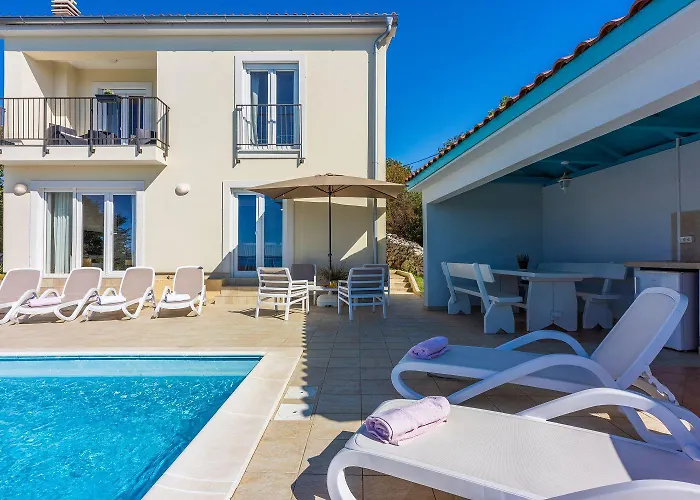 Casa vacanze Faszinierende Mit Traumhaften Meerblick Zur Insel Krk Mit Privatpool, Tischtennis, Billard, Grill