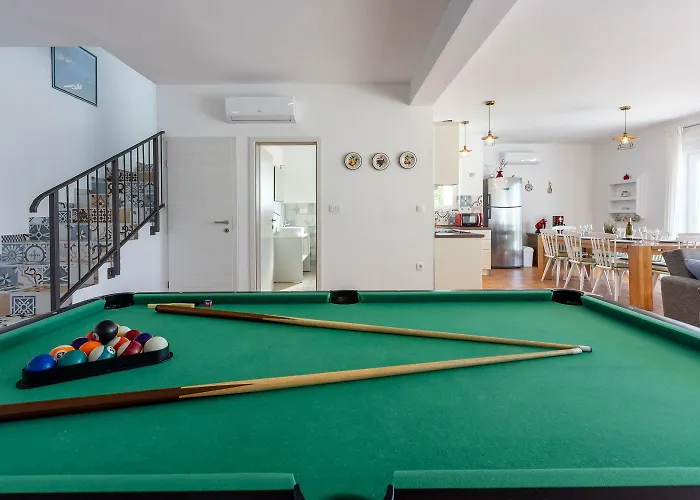Faszinierende Mit Traumhaften Meerblick Zur Insel Krk Mit Privatpool, Tischtennis, Billard, Grill