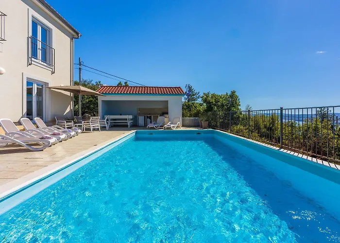 Casa vacanze Faszinierende Mit Traumhaften Meerblick Zur Insel Krk Mit Privatpool, Tischtennis, Billard, Grill
