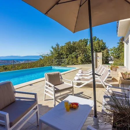 Semesterbostad Faszinierende Mit Traumhaften Meerblick Zur Insel Krk Mit Privatpool, Tischtennis, Billard, Grill Šmrika