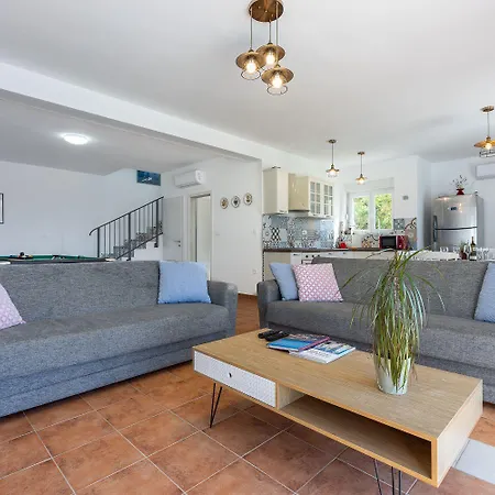 Faszinierende Mit Traumhaften Meerblick Zur Insel Krk Mit Privatpool, Tischtennis, Billard, Grill Šmrika
