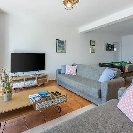 Faszinierende Mit Traumhaften Meerblick Zur Insel Krk Mit Privatpool, Tischtennis, Billard, Grill * Šmrika