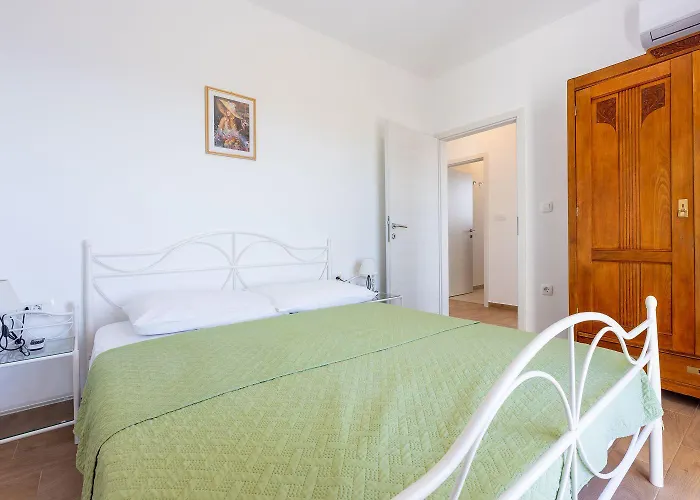 Hébergement de vacances Faszinierende Mit Traumhaften Meerblick Zur Insel Krk Mit Privatpool, Tischtennis, Billard, Grill