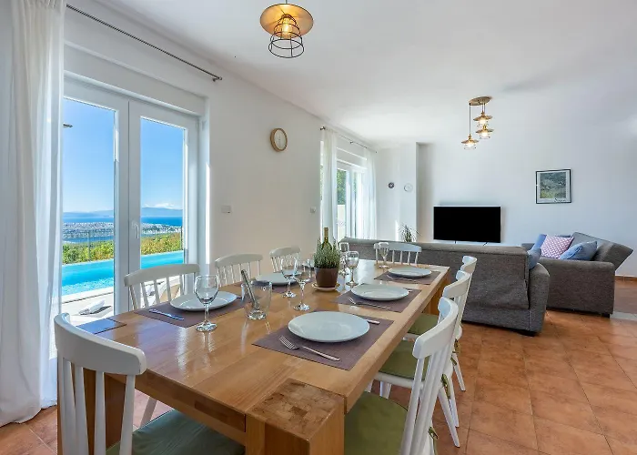 Hébergement de vacances Faszinierende Mit Traumhaften Meerblick Zur Insel Krk Mit Privatpool, Tischtennis, Billard, Grill *