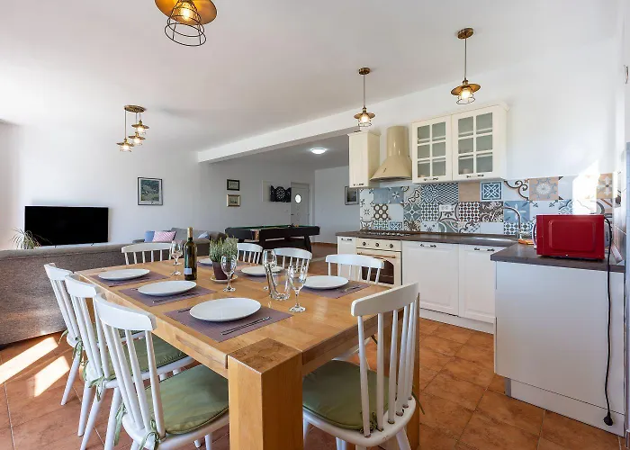 Hébergement de vacances Faszinierende Mit Traumhaften Meerblick Zur Insel Krk Mit Privatpool, Tischtennis, Billard, Grill