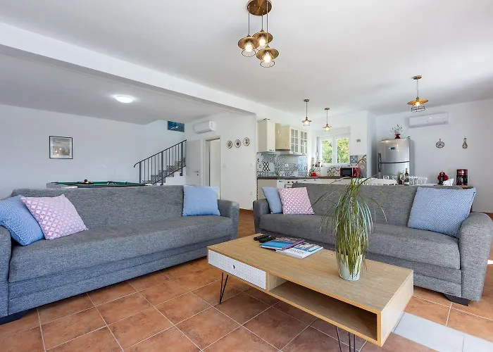Faszinierende Mit Traumhaften Meerblick Zur Insel Krk Mit Privatpool, Tischtennis, Billard, Grill Šmrika