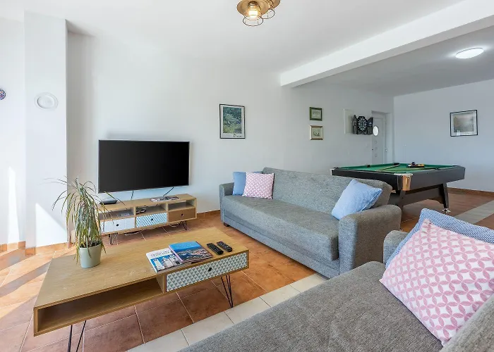 Faszinierende Mit Traumhaften Meerblick Zur Insel Krk Mit Privatpool, Tischtennis, Billard, Grill * Šmrika
