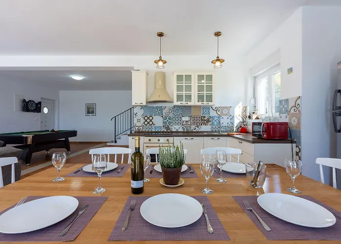 Faszinierende Mit Traumhaften Meerblick Zur Insel Krk Mit Privatpool, Tischtennis, Billard, Grill